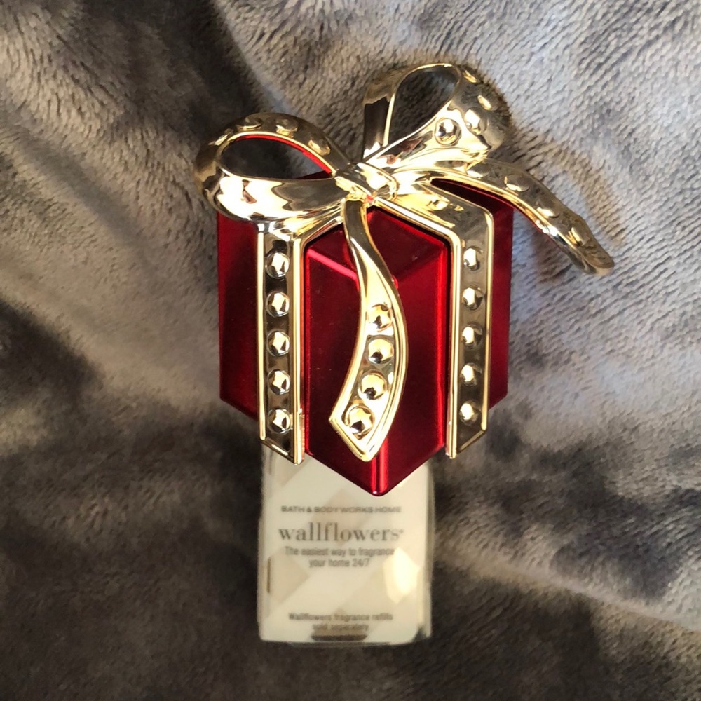 Bath and Body Works Christmas gift box Wallflower plug in